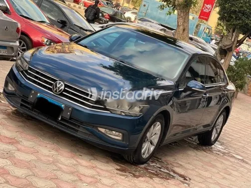 فولكس فاغن باسات 2021 أزرق غامق مستعملة للبيع - 3