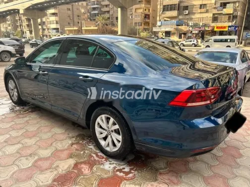 فولكس فاغن باسات 2021 أزرق غامق مستعملة للبيع - 5