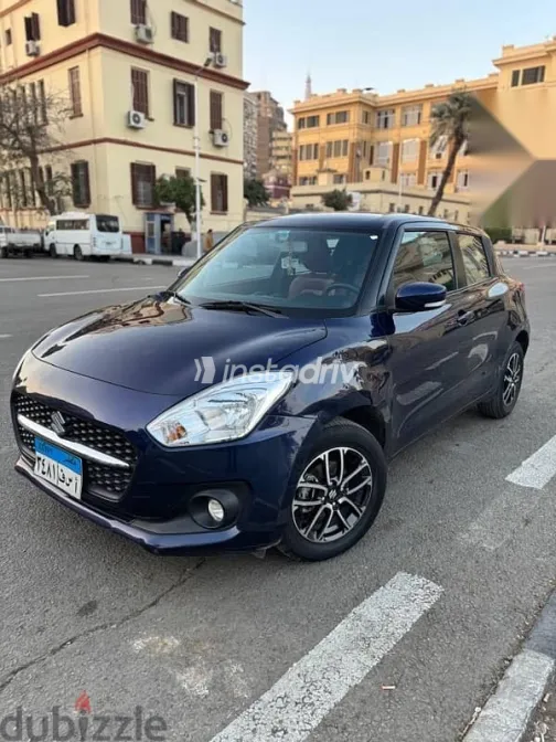 سوزوكى سويفت 2022 أزرق غامق مستعملة للبيع - 2