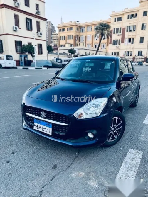 سوزوكى سويفت 2022 أزرق غامق مستعملة للبيع - 6
