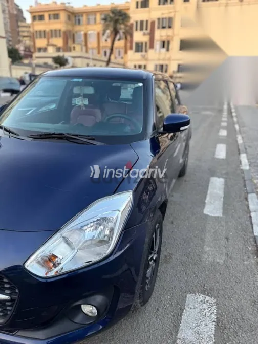 سوزوكى سويفت 2022 أزرق غامق مستعملة للبيع - 8