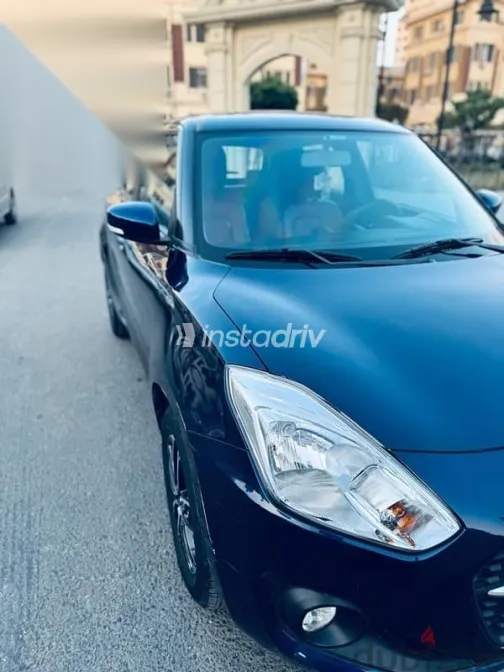 سوزوكى سويفت 2022 أزرق غامق مستعملة للبيع - 9