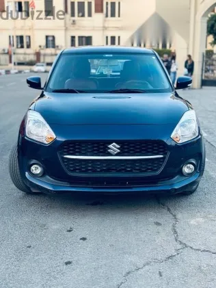 سوزوكى سويفت 2022 أزرق غامق مستعملة للبيع