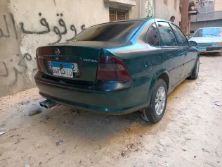 اوبل فيكترا 1996 أبيض مستعملة للبيع
