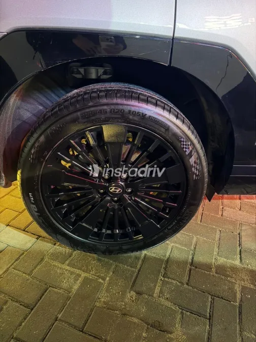 هيونداي سانتافى 2025 أبيض مستعملة للبيع - 1