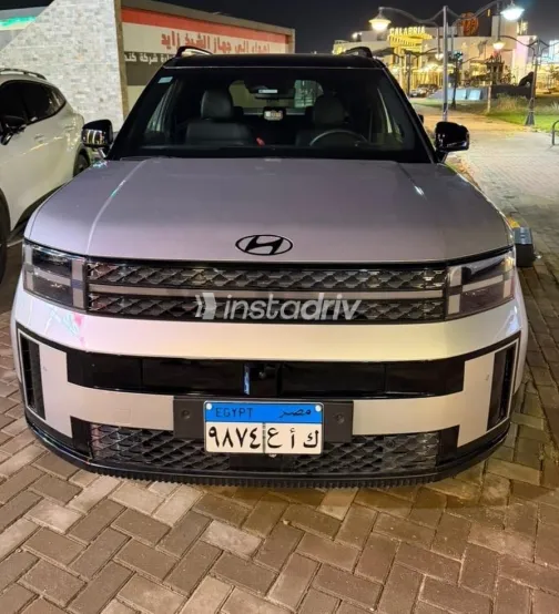 هيونداي سانتافى 2025 أبيض مستعملة للبيع - 3