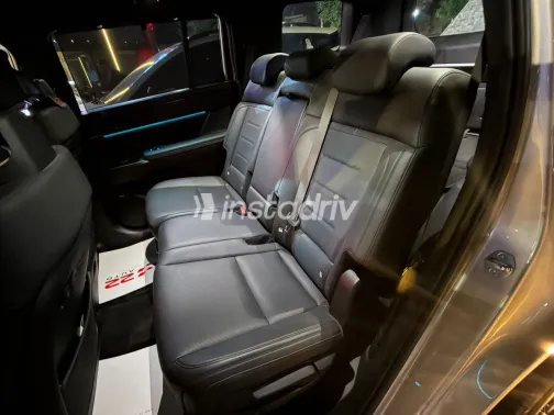 هيونداي سانتافى 2025 أبيض مستعملة للبيع - 4