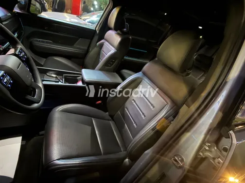 هيونداي سانتافى 2025 أبيض مستعملة للبيع - 5