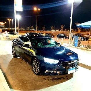 اوبل أنسيجنيا 2019 أزرق غامق مستعملة للبيع