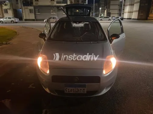 فيات بونتو 2009 فضي مستعملة للبيع - 1