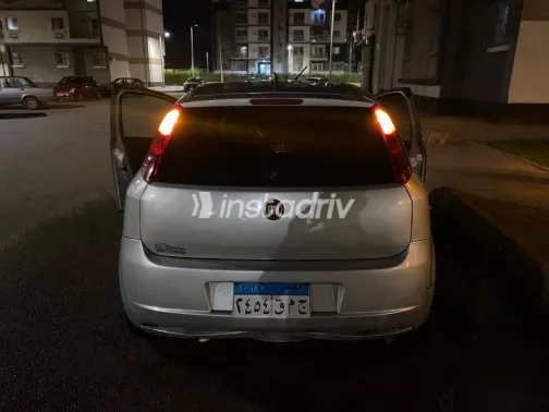 فيات بونتو 2009 فضي مستعملة للبيع - 2