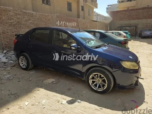 رينو لوجان 2016 أزرق غامق مستعملة للبيع - 2