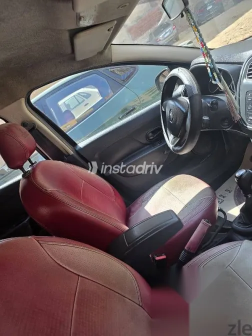 رينو لوجان 2016 أزرق غامق مستعملة للبيع - 4