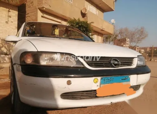 اوبل فيكترا 1998 أبيض مستعملة للبيع - 1