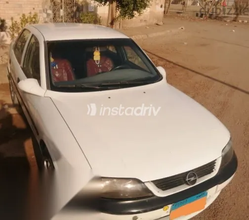 اوبل فيكترا 1998 أبيض مستعملة للبيع - 5