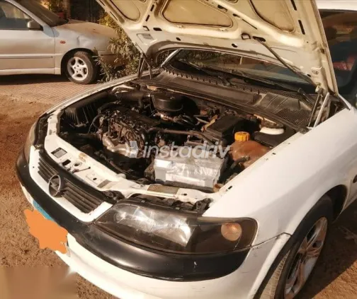 اوبل فيكترا 1998 أبيض مستعملة للبيع - 8