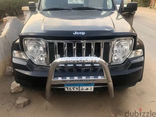 جيب شيروكي 2011 أسود مستعملة للبيع - 1
