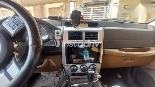 جيب شيروكي 2011 أسود مستعملة للبيع - 7