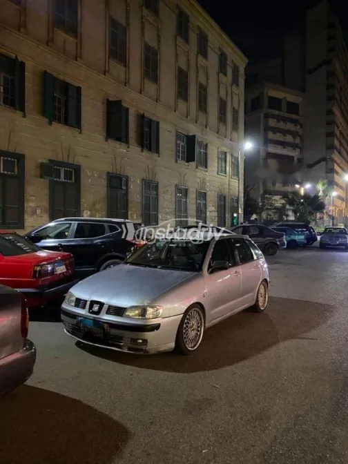 سيات ابيزا 2001 فضي مستعملة للبيع - 3