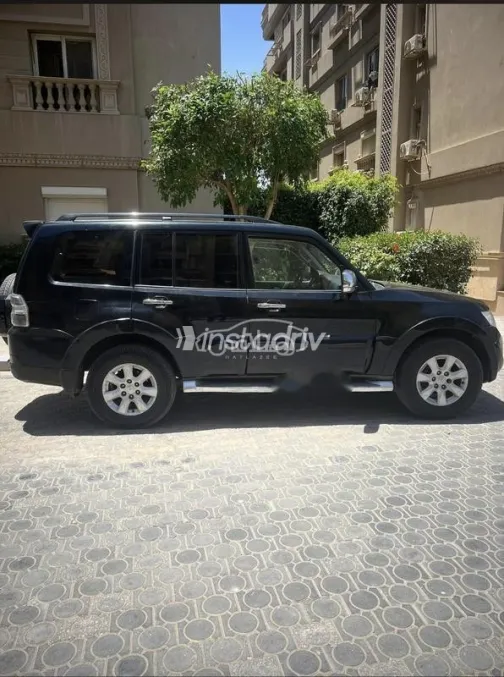 ميتسوبيشي باجيرو 2012 أسود مستعملة للبيع - 3