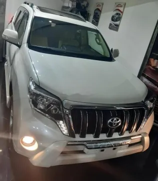 تويوتا برادو 2018 أبيض مستعملة للبيع