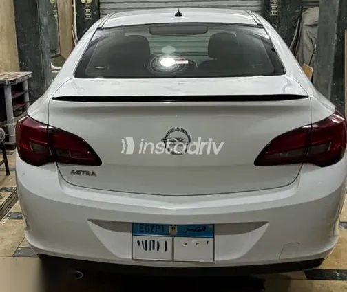 اوبل أسترا 2020 أبيض مستعملة للبيع - 1