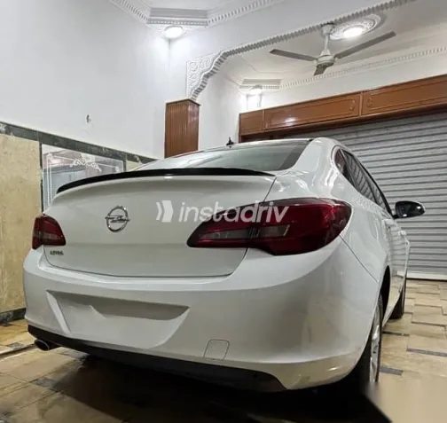 اوبل أسترا 2020 أبيض مستعملة للبيع - 2