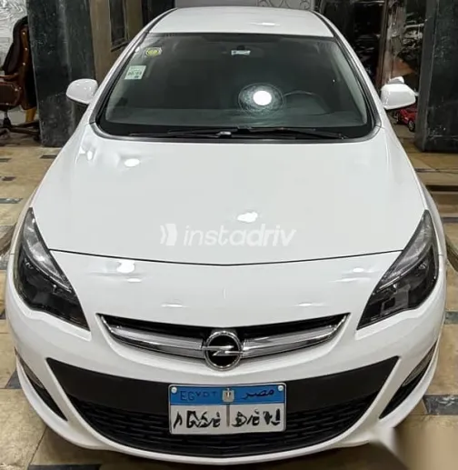 اوبل أسترا 2020 أبيض مستعملة للبيع - 4