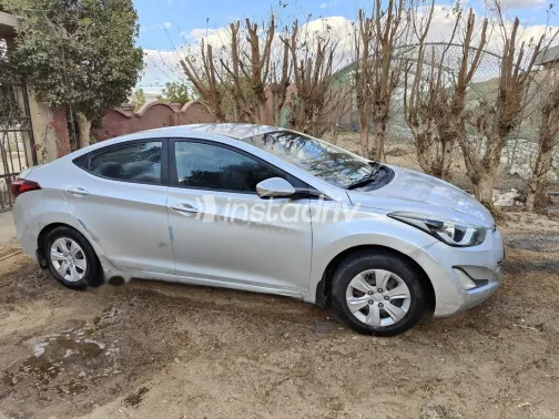 هيونداي إلنترا 2016 فضي مستعملة للبيع - 3