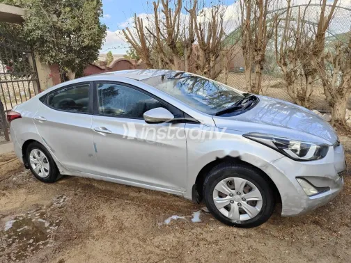 هيونداي إلنترا 2016 فضي مستعملة للبيع - 5