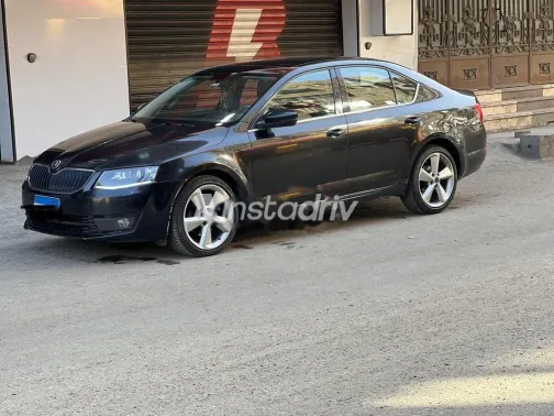 سكودا اوكتافيا A7 2015 أسود مستعملة للبيع - 1