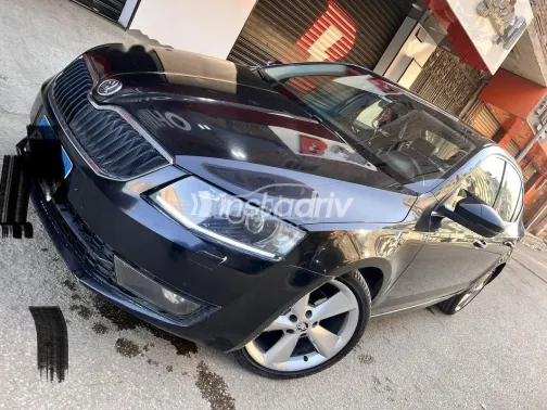 سكودا اوكتافيا A7 2015 أسود مستعملة للبيع - 2