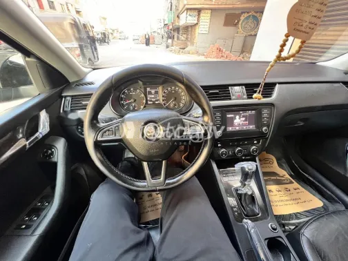 سكودا اوكتافيا A7 2015 أسود مستعملة للبيع - 4