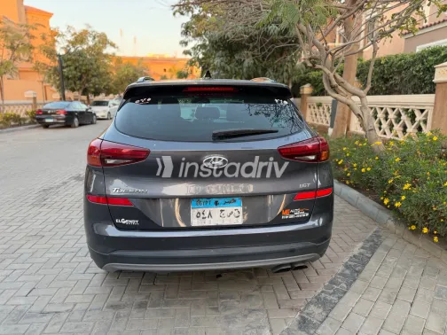 Hyundai Tucson 2018 White Used for Sale - 2