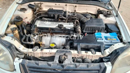 هيونداي فيرنا 2011 أبيض مستعملة للبيع - 1