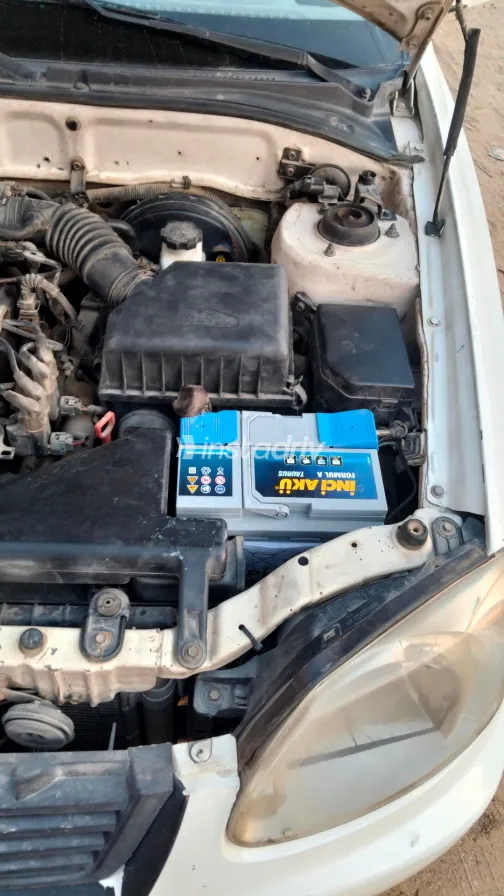 هيونداي فيرنا 2011 أبيض مستعملة للبيع - 3