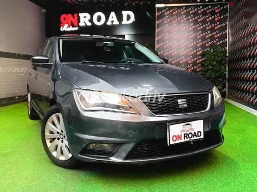 سيات توليدو 2015 رمادي مستعملة للبيع - 4