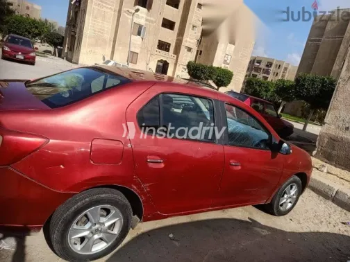 رينو لوجان 2015 أحمر مستعملة للبيع - 3