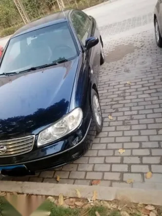 نيسان صنى 2008 أزرق غامق مستعملة للبيع