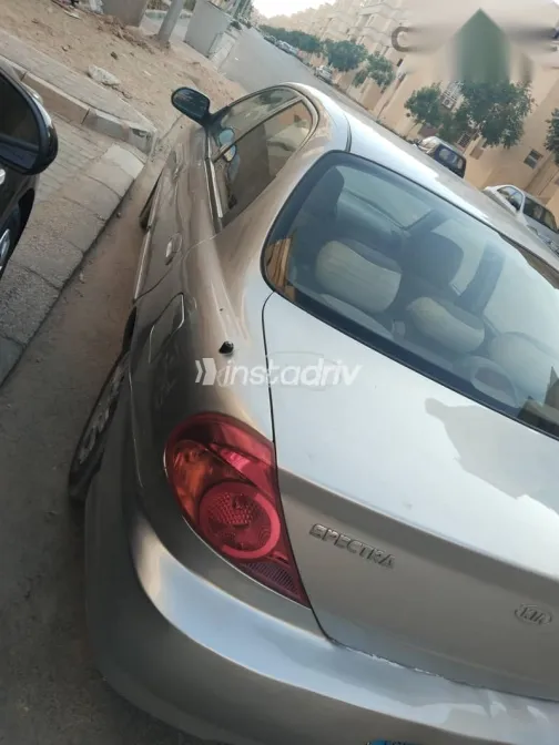 كيا سبكترا 2003 فضي مستعملة للبيع - 6