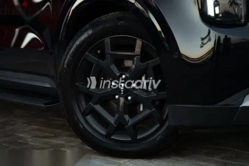 Kia Carnival 2025 Black Used for Sale - 4