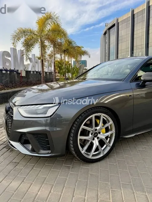 Audi A4 2022 Gray Used for Sale - 3