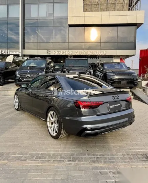 Audi A4 2022 Gray Used for Sale - 9