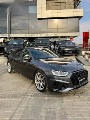 اودي A4 2022 رمادي مستعملة للبيع