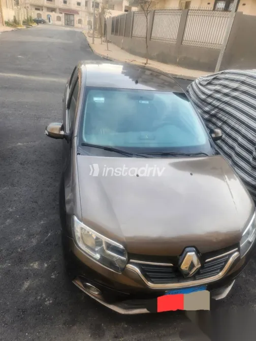 Renault Logan 2018 Gold Used for Sale - 1