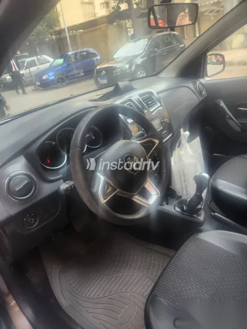 Renault Logan 2018 Gold Used for Sale - 8