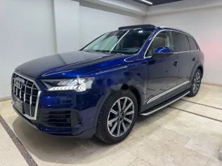 اودي Q7 2023 أزرق غامق مستعملة للبيع