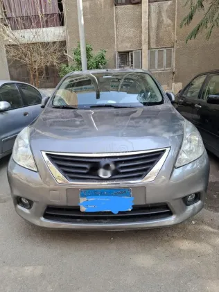 نيسان صنى 2013 رمادي مستعملة للبيع