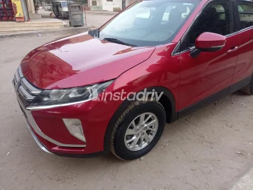 ميتسوبيشي اكليبس كروس 2018 أحمر غامق مستعملة للبيع - 2