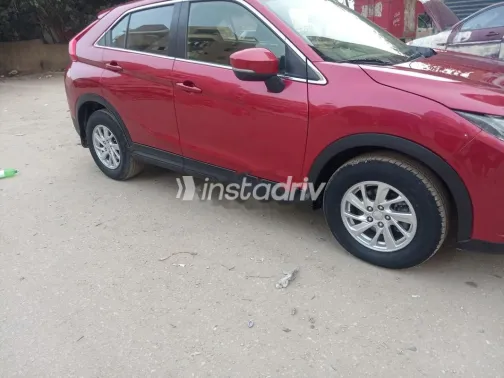 ميتسوبيشي اكليبس كروس 2018 أحمر غامق مستعملة للبيع - 3